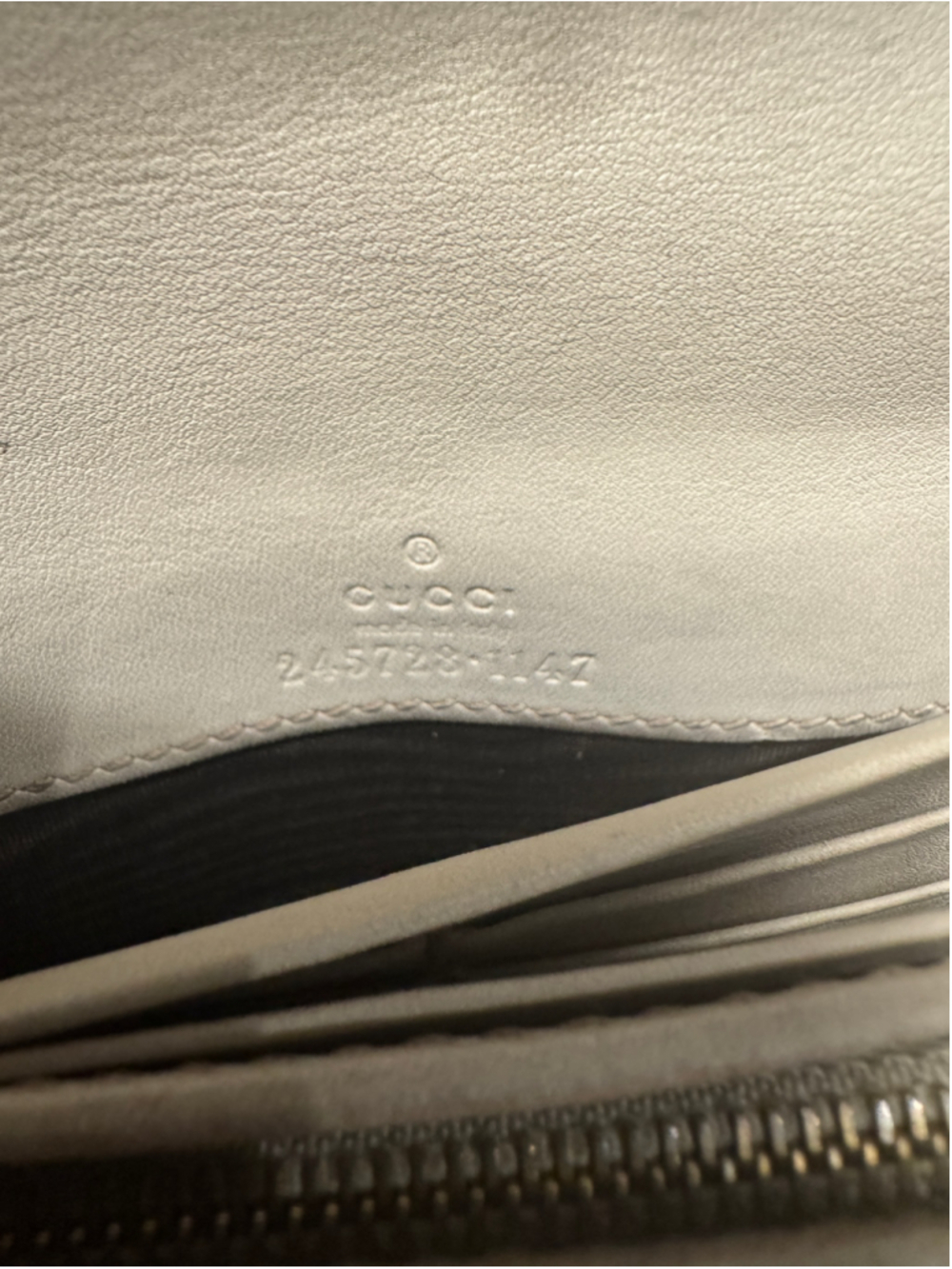 Gucci Guccissima Heart Light Gray Logo Wallet - Picture 3 of 9